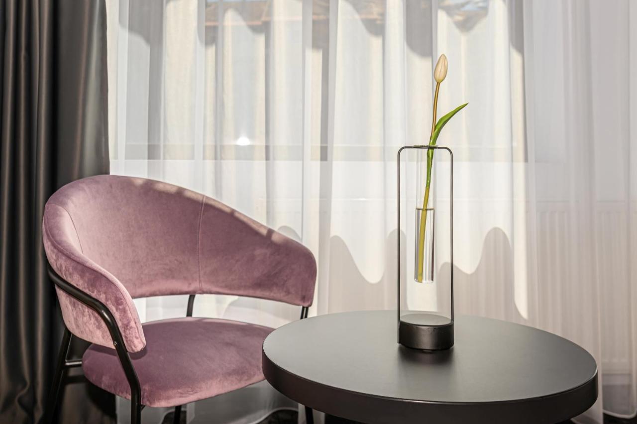 B The Hotel Sfântu-Gheorghe Εξωτερικό φωτογραφία